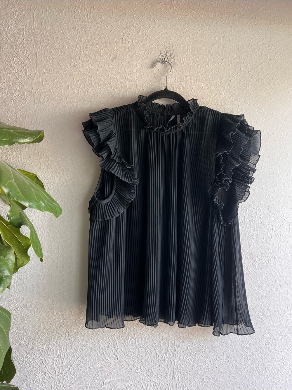 Anthropologie sheer flutter sleeve top XL
